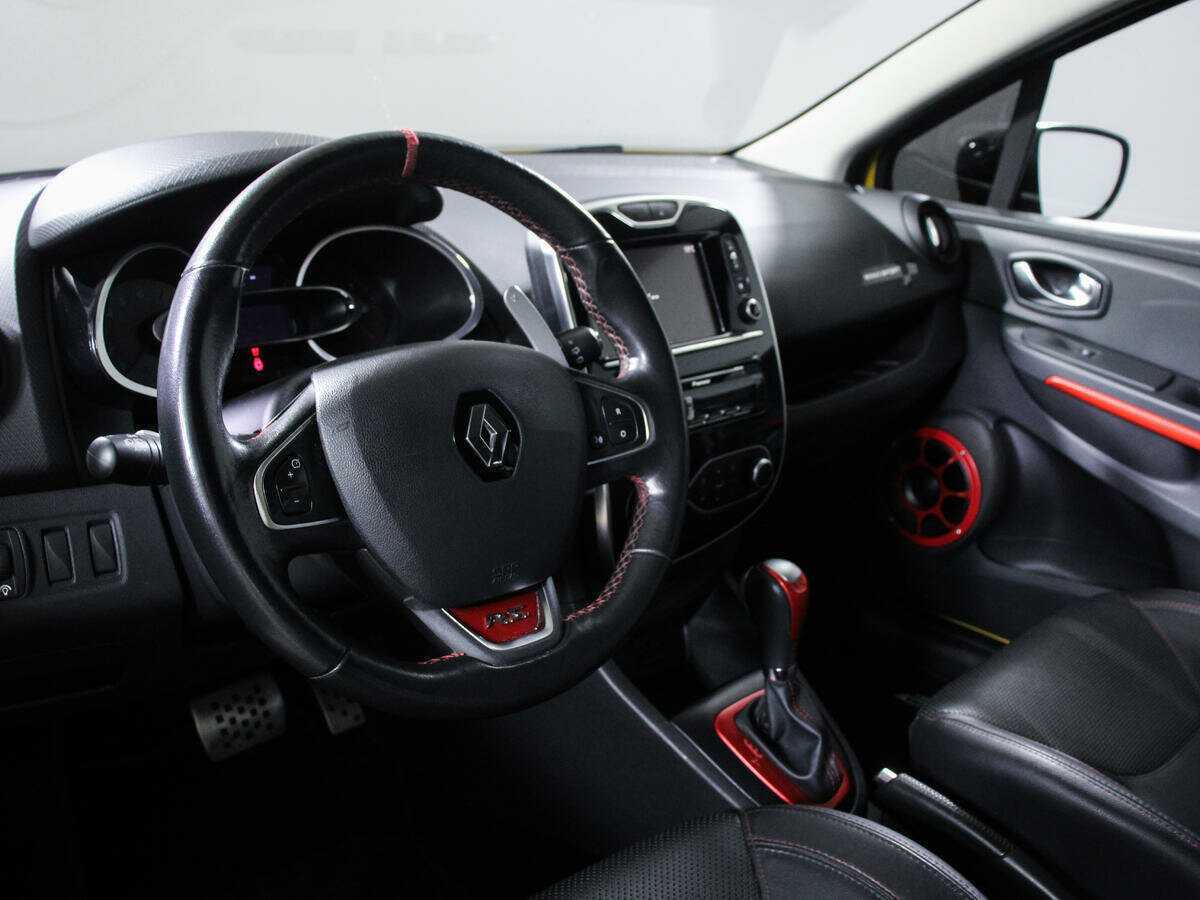 Renault Clio RS с пробегом — 2015 год. Фото: #13