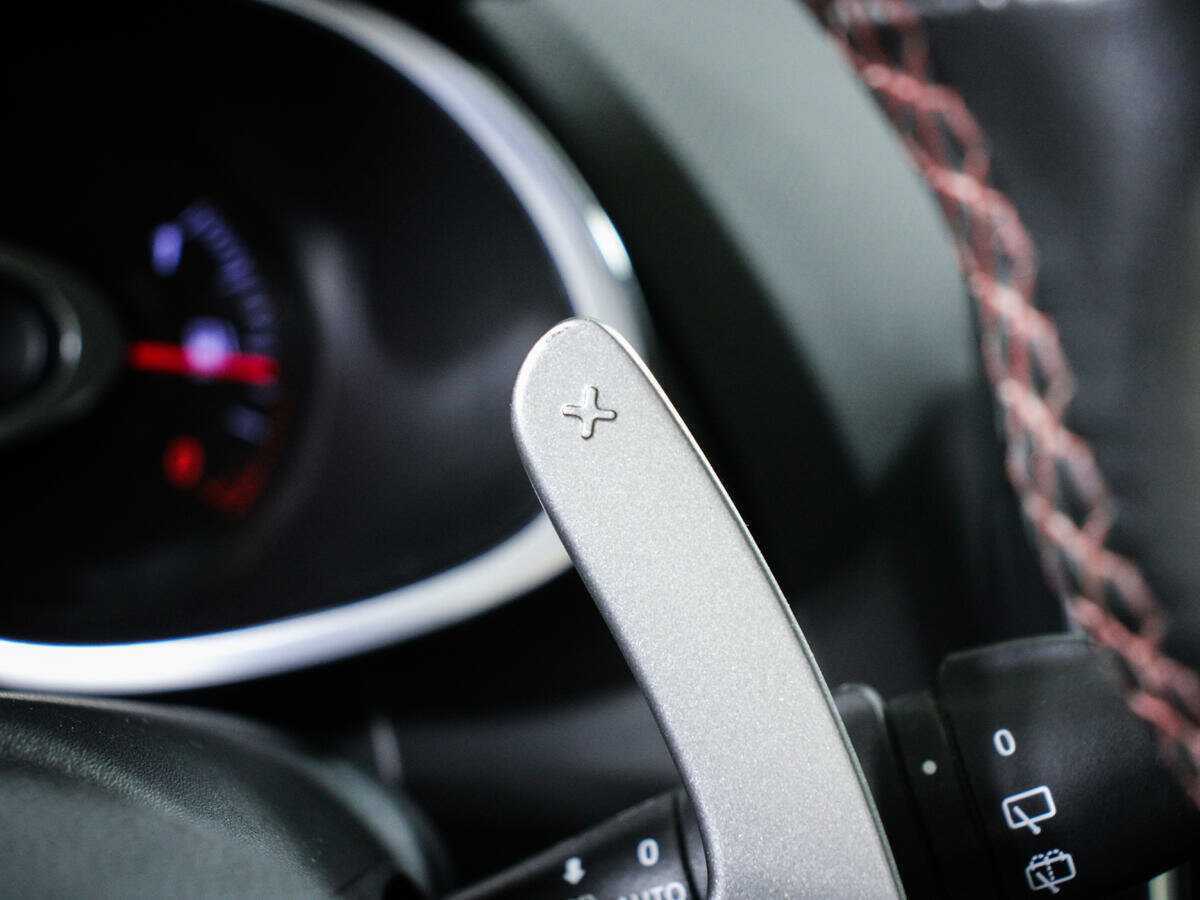 Renault Clio RS с пробегом — 2015 год. Фото: #18