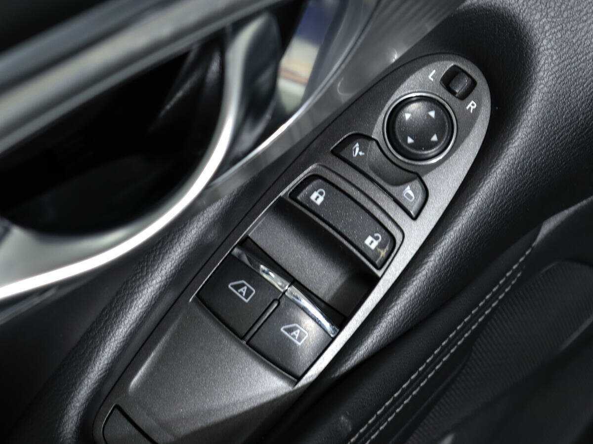 Infiniti Q60 с пробегом — 2016 год. Фото: #17