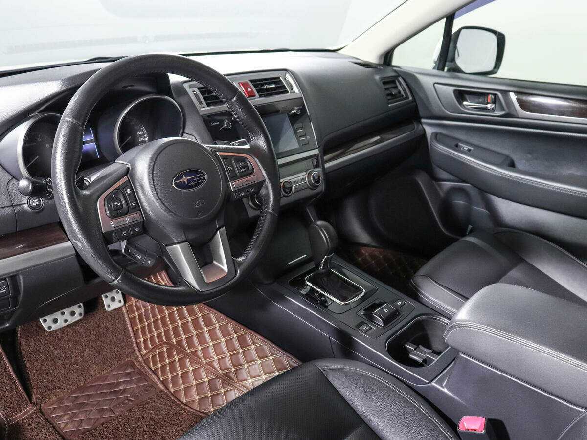 Subaru Outback с пробегом — 2015 год. Фото: #11