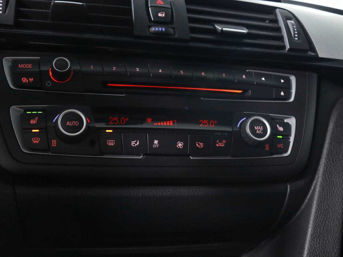 BMW 3 серии с пробегом — 2015 год. Фото: #17