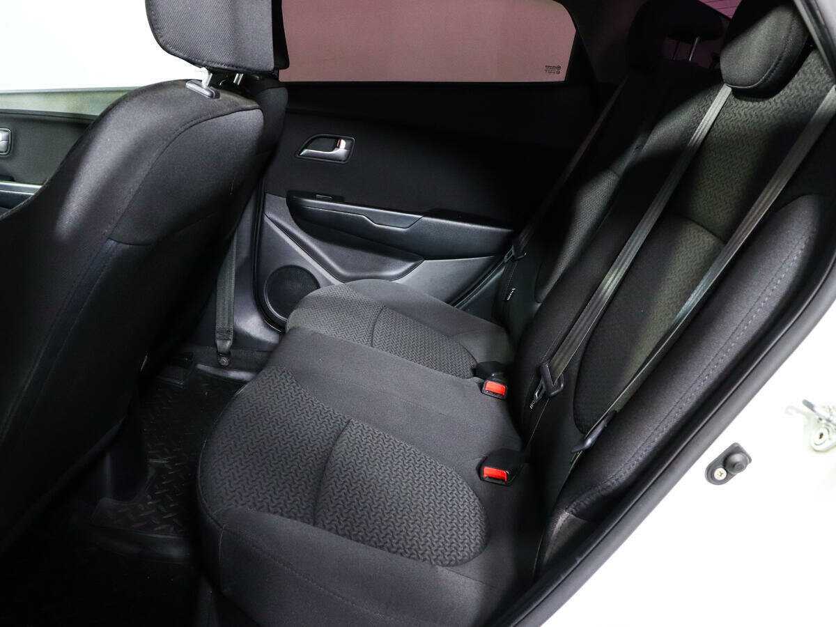 Kia Rio с пробегом — 2011 год. Фото: #9