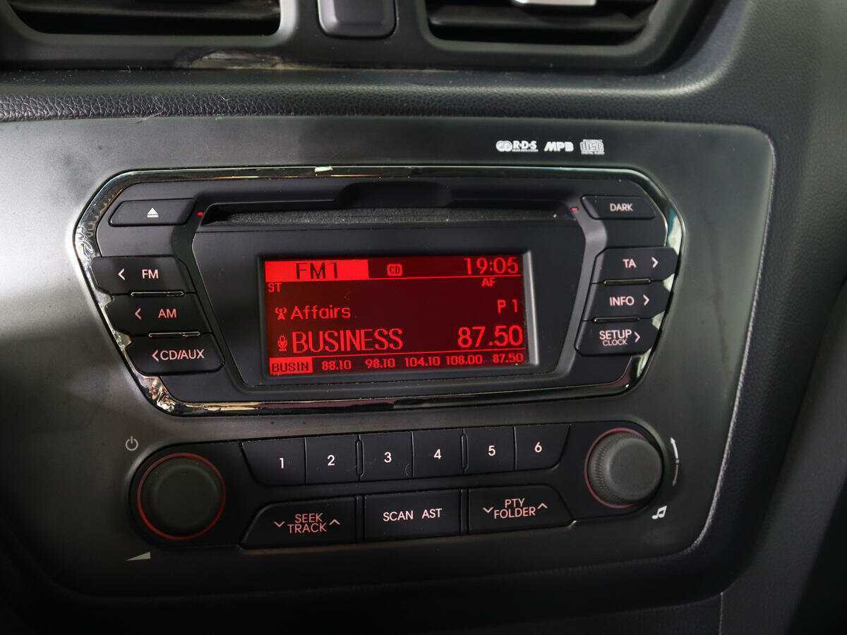 Kia Rio с пробегом — 2011 год. Фото: #14