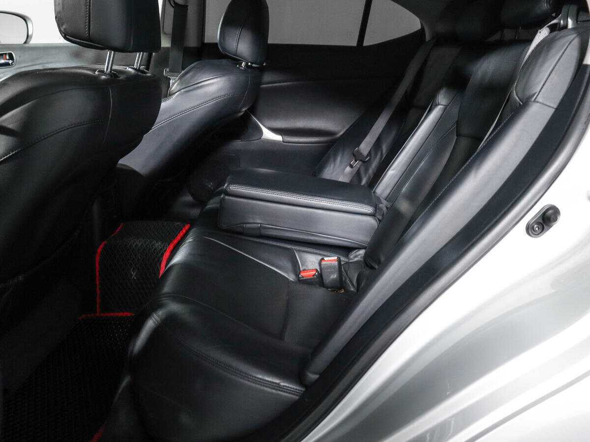 Lexus IS с пробегом — 2007 год. Фото: #7