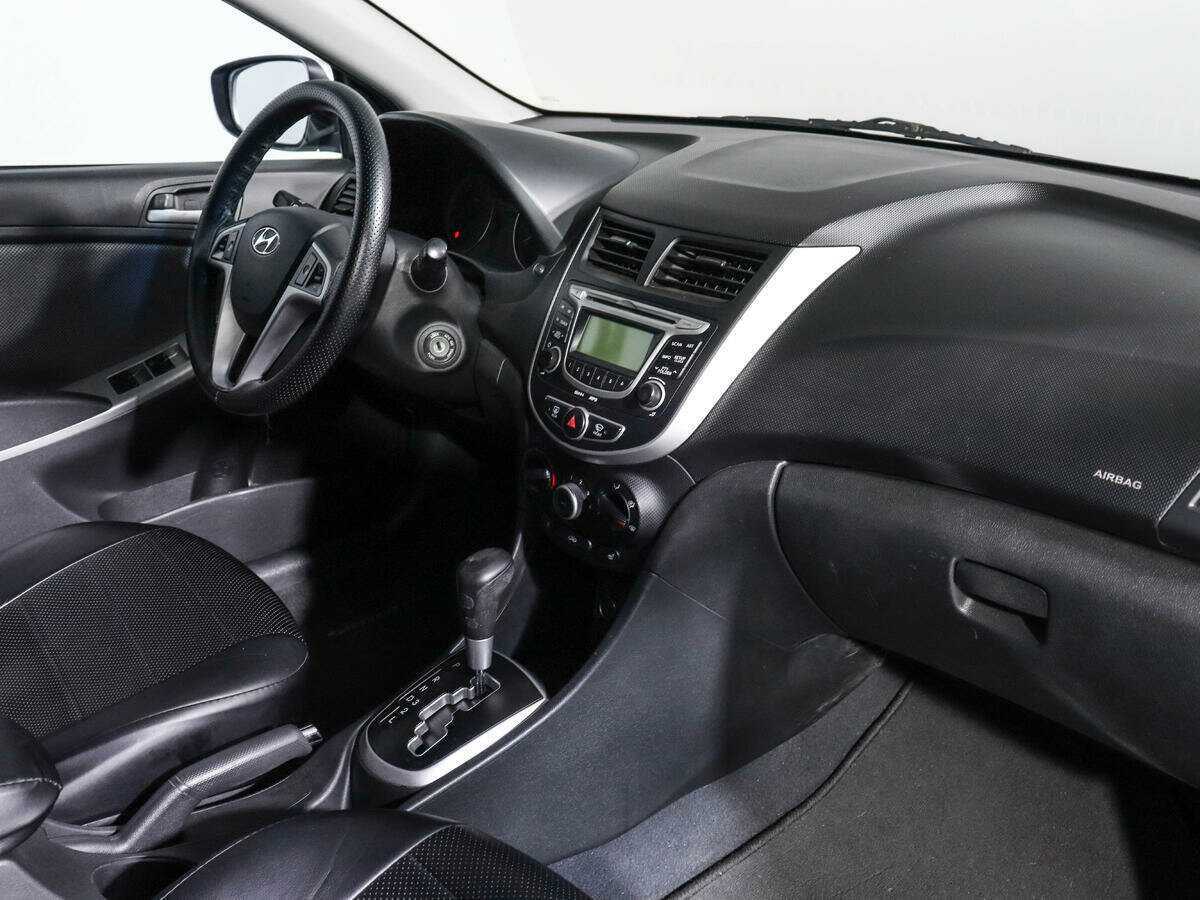 Hyundai Solaris с пробегом — 2011 год. Фото: #8