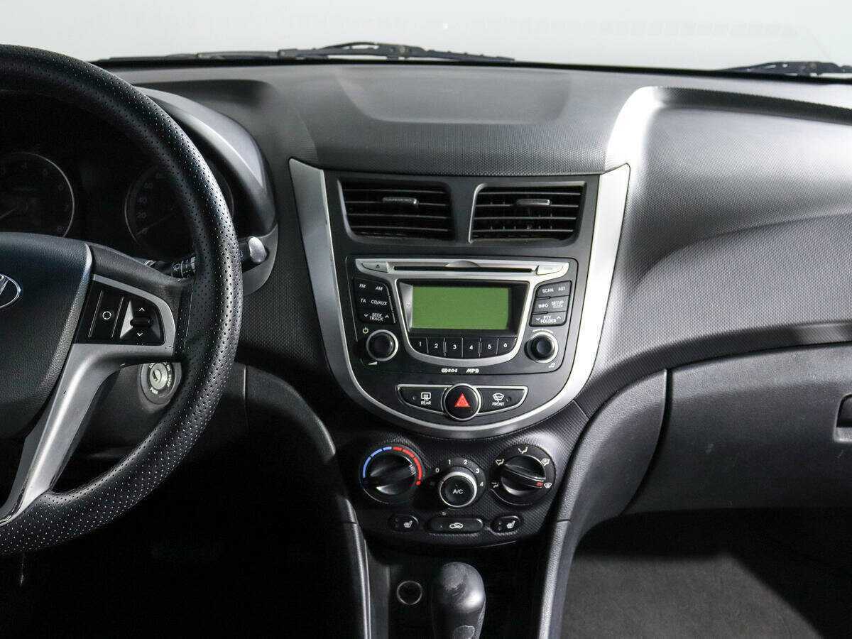 Hyundai Solaris с пробегом — 2011 год. Фото: #12