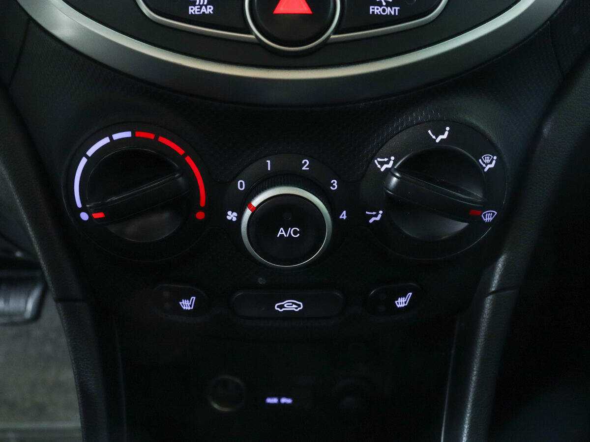 Hyundai Solaris с пробегом — 2011 год. Фото: #14