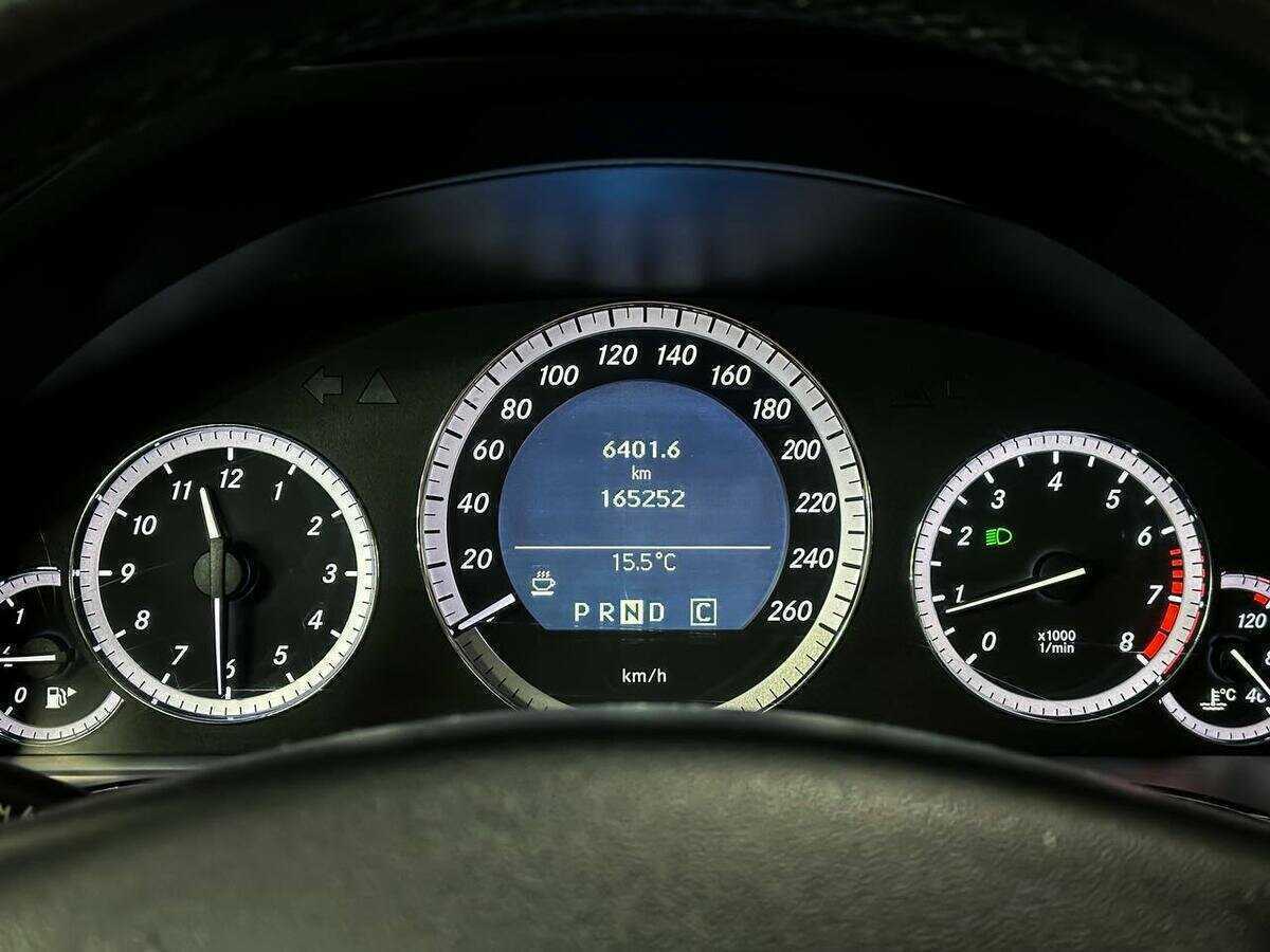 Mercedes-Benz E-Класс с пробегом — 2010 год. Фото: #16