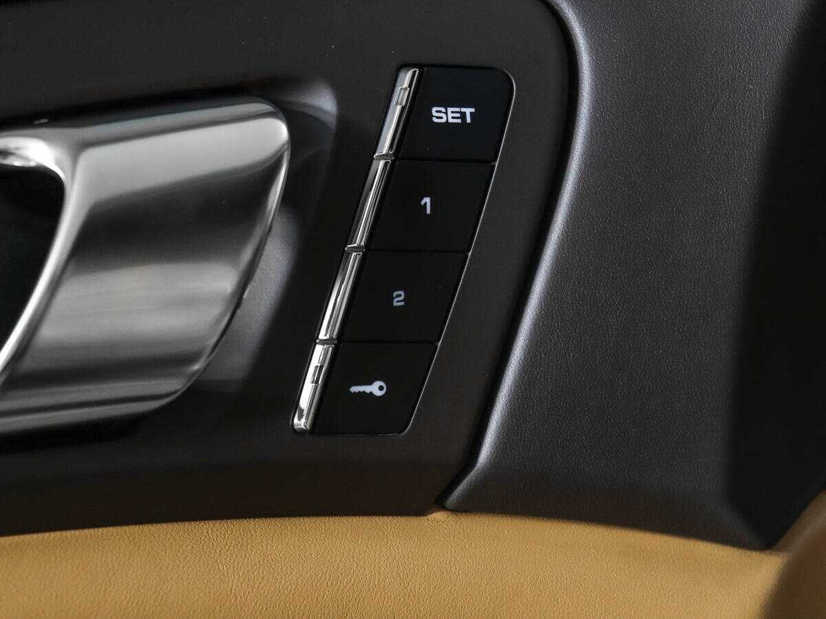 Porsche Cayenne с пробегом — 2015 год. Фото: #15