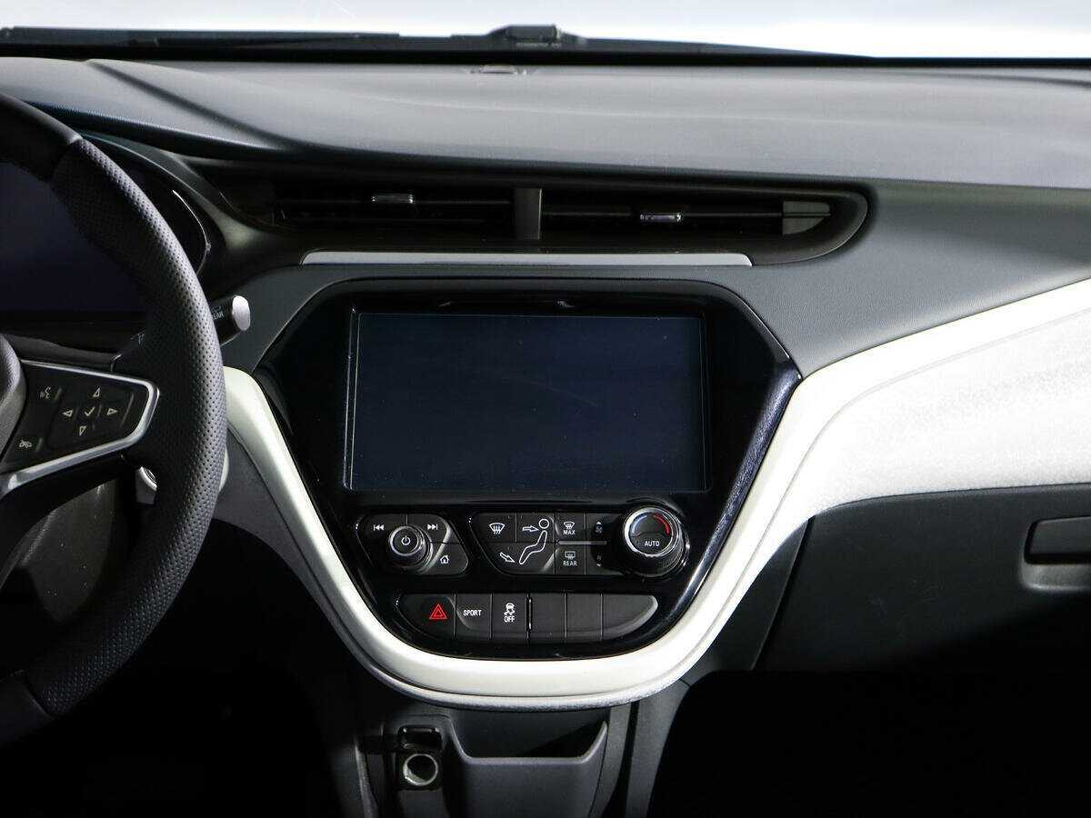 Chevrolet Bolt с пробегом — 2017 год. Фото: #11