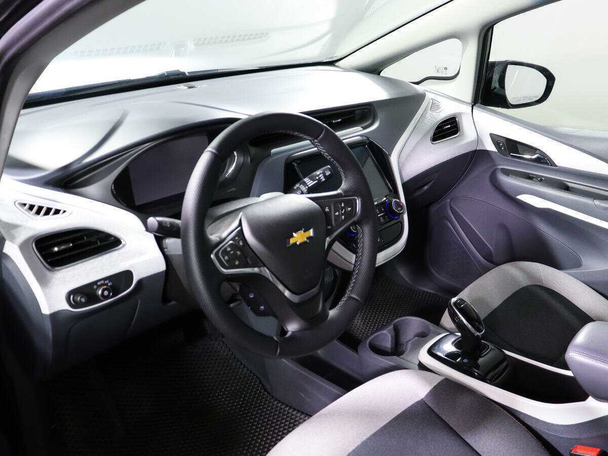 Chevrolet Bolt с пробегом — 2017 год. Фото: #12