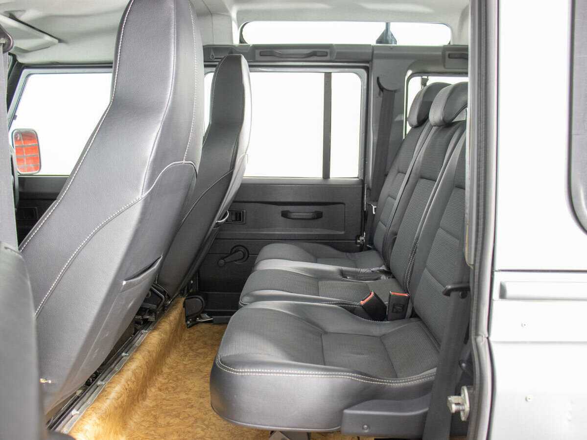 Land Rover Defender с пробегом — 2013 год. Фото: #12