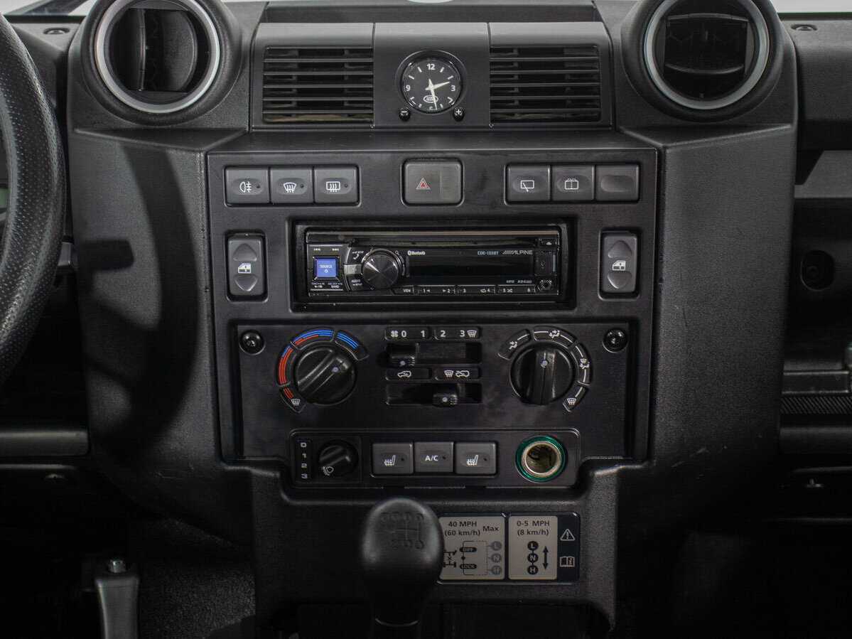 Land Rover Defender с пробегом — 2013 год. Фото: #16