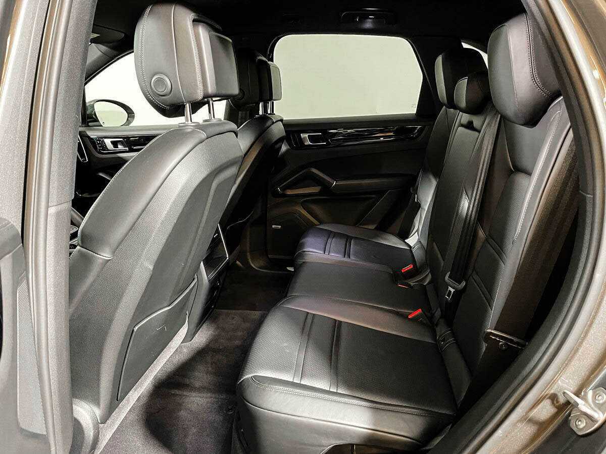 Porsche Cayenne с пробегом — 2018 год. Фото: #9