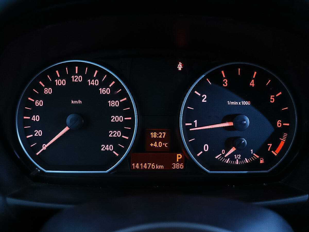 BMW 1 серии с пробегом — 2010 год. Фото: #9