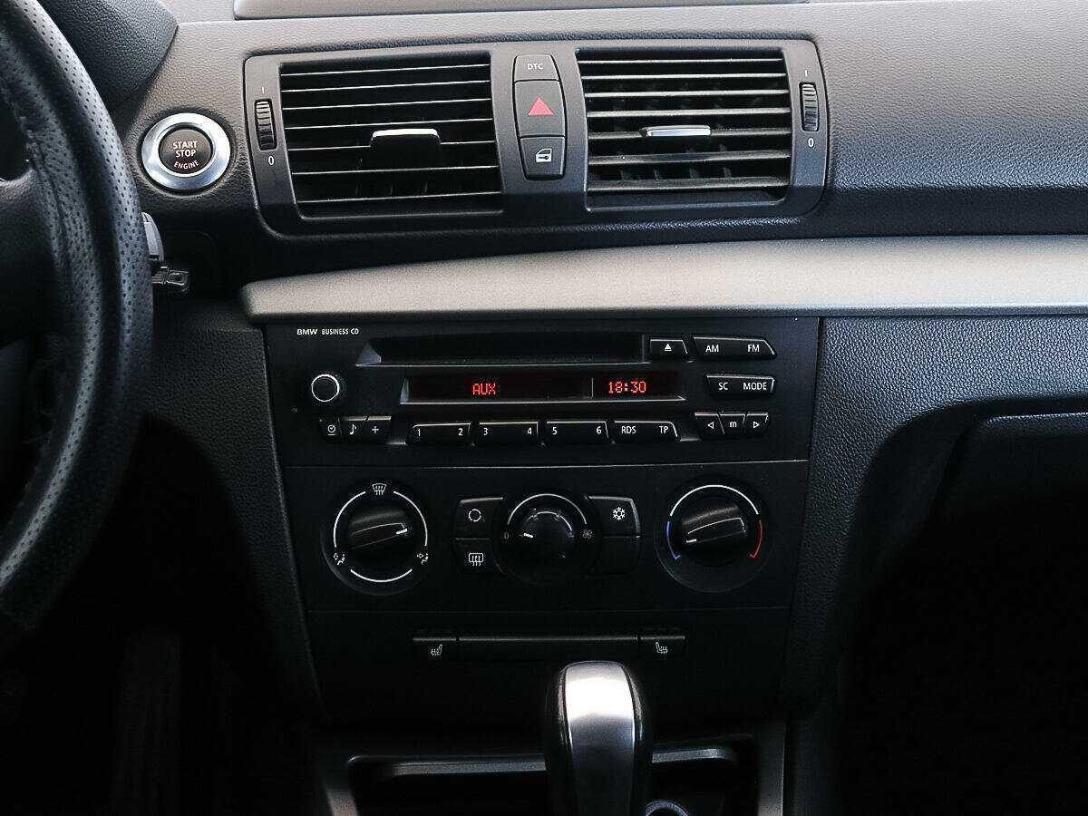 BMW 1 серии с пробегом — 2010 год. Фото: #11