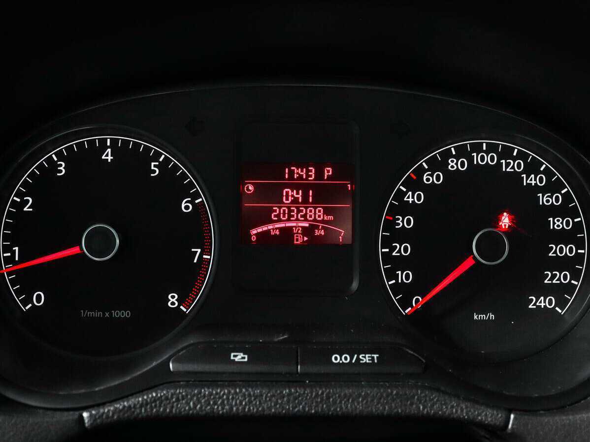 Volkswagen Polo с пробегом — 2011 год. Фото: #10