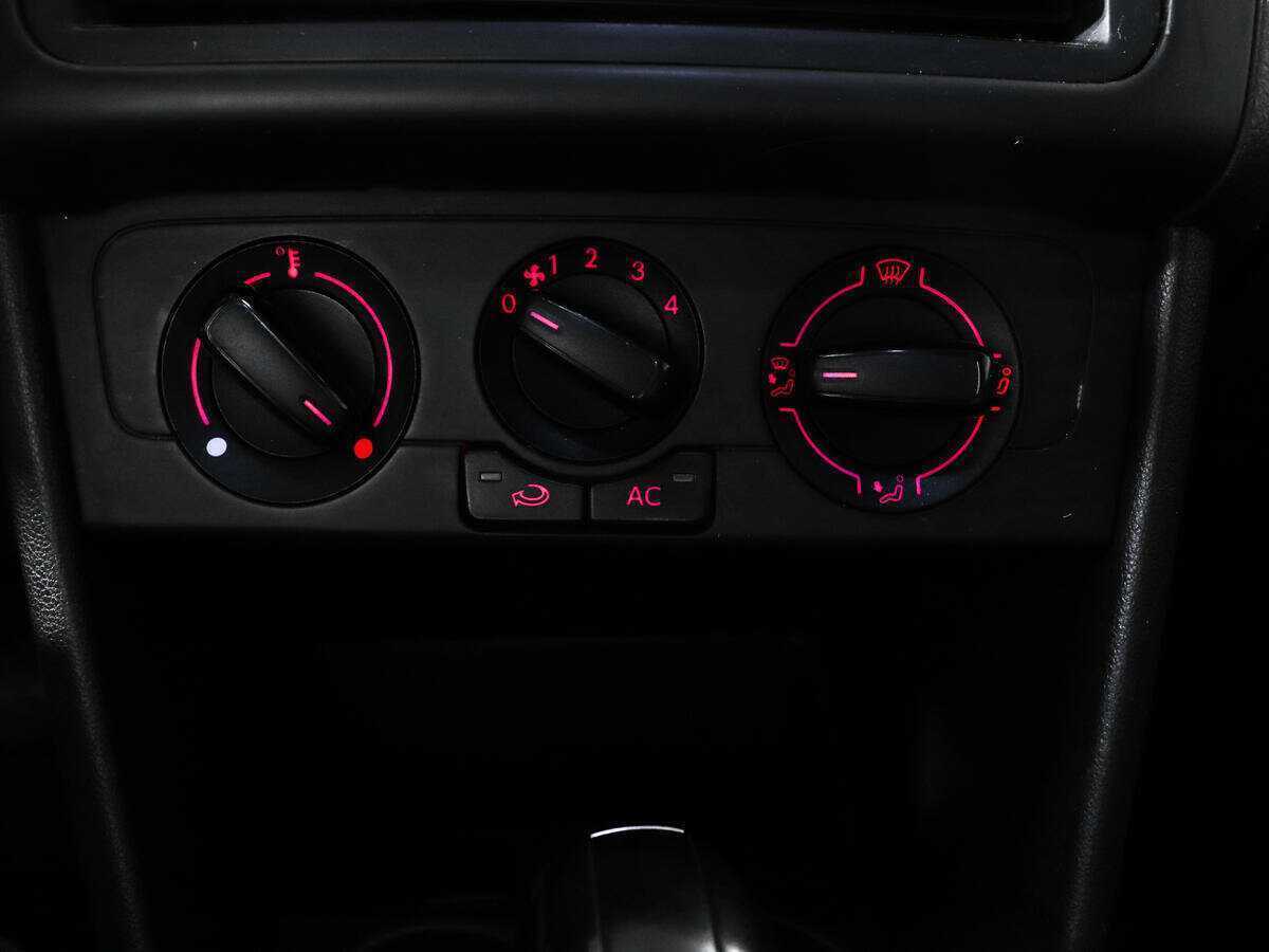 Volkswagen Polo с пробегом — 2011 год. Фото: #15