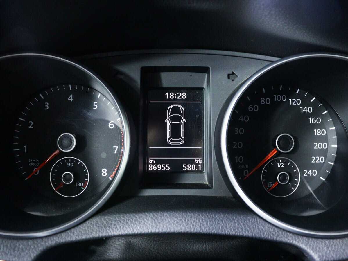 Volkswagen Golf с пробегом — 2009 год. Фото: #10