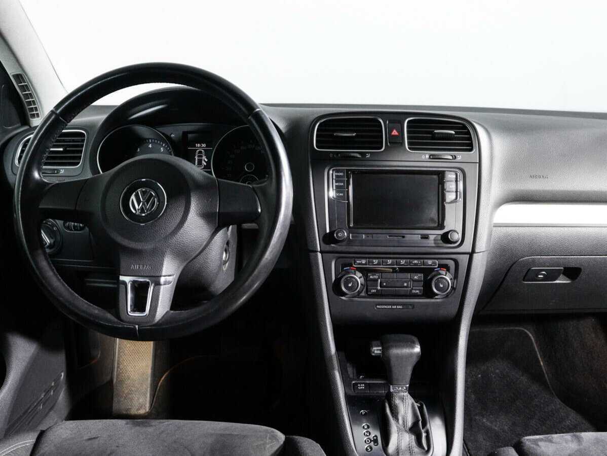 Volkswagen Golf с пробегом — 2009 год. Фото: #11