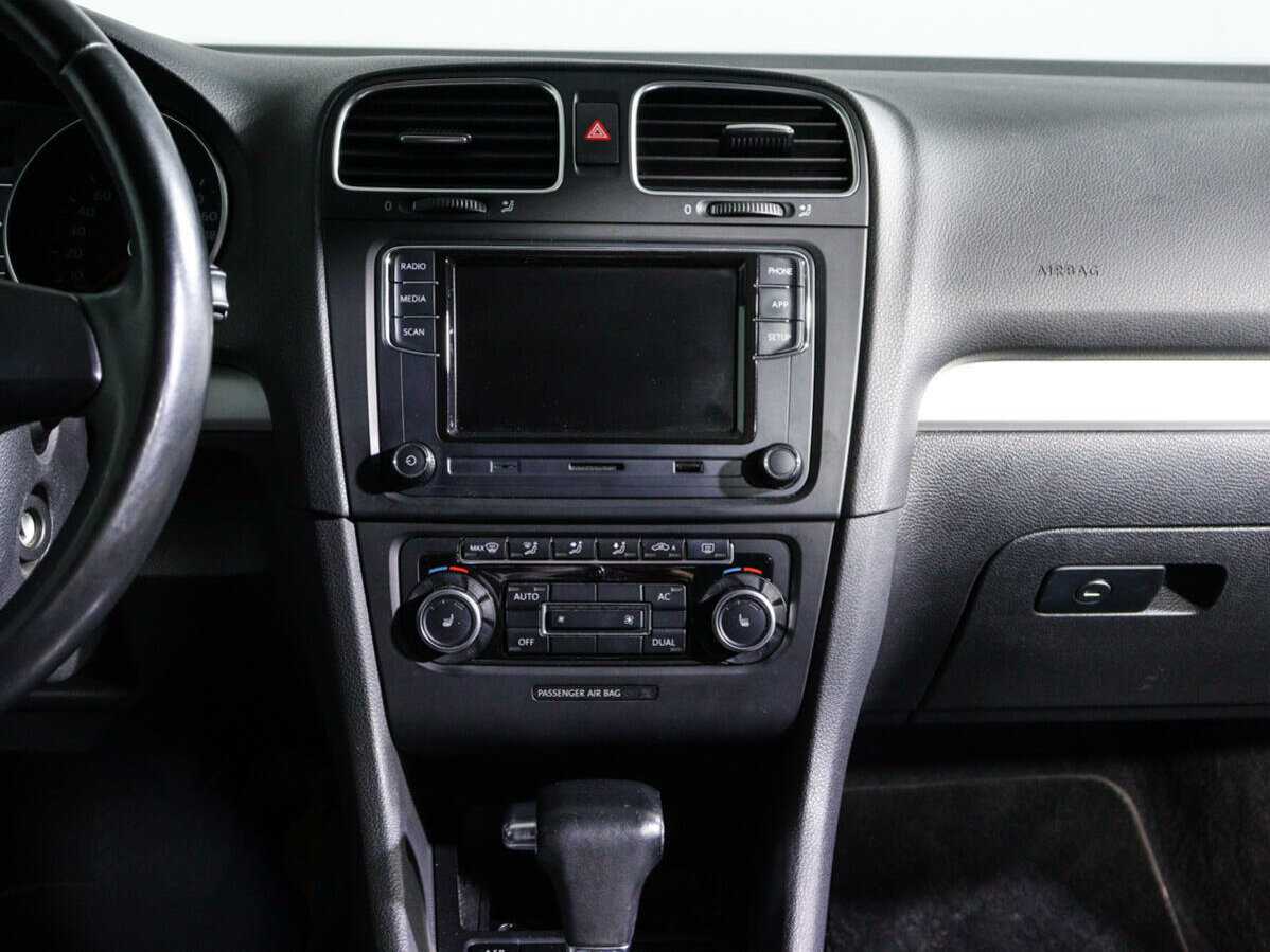 Volkswagen Golf с пробегом — 2009 год. Фото: #12