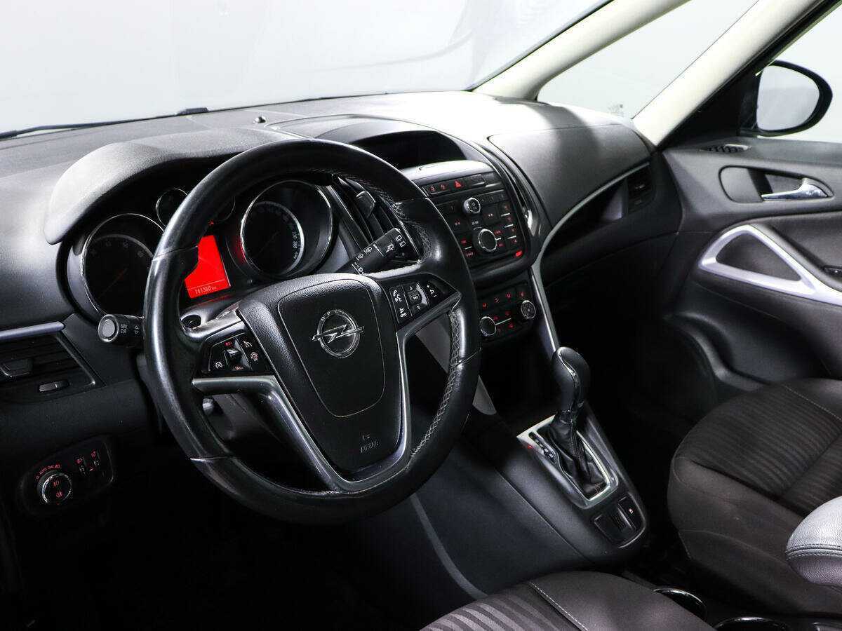Opel Zafira с пробегом — 2012 год. Фото: #13