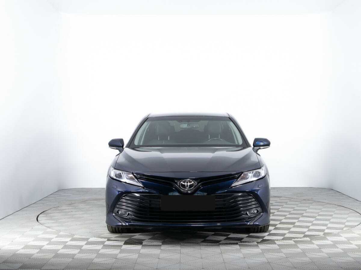 Toyota Camry с пробегом — 2018 год. Фото: #1