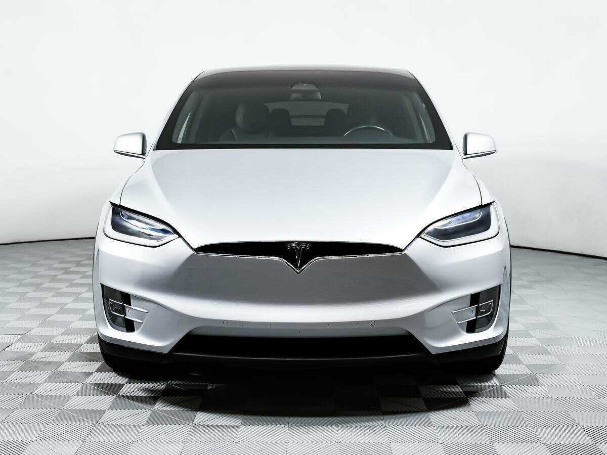 Tesla Model X с пробегом — 2018 год. Фото: #1