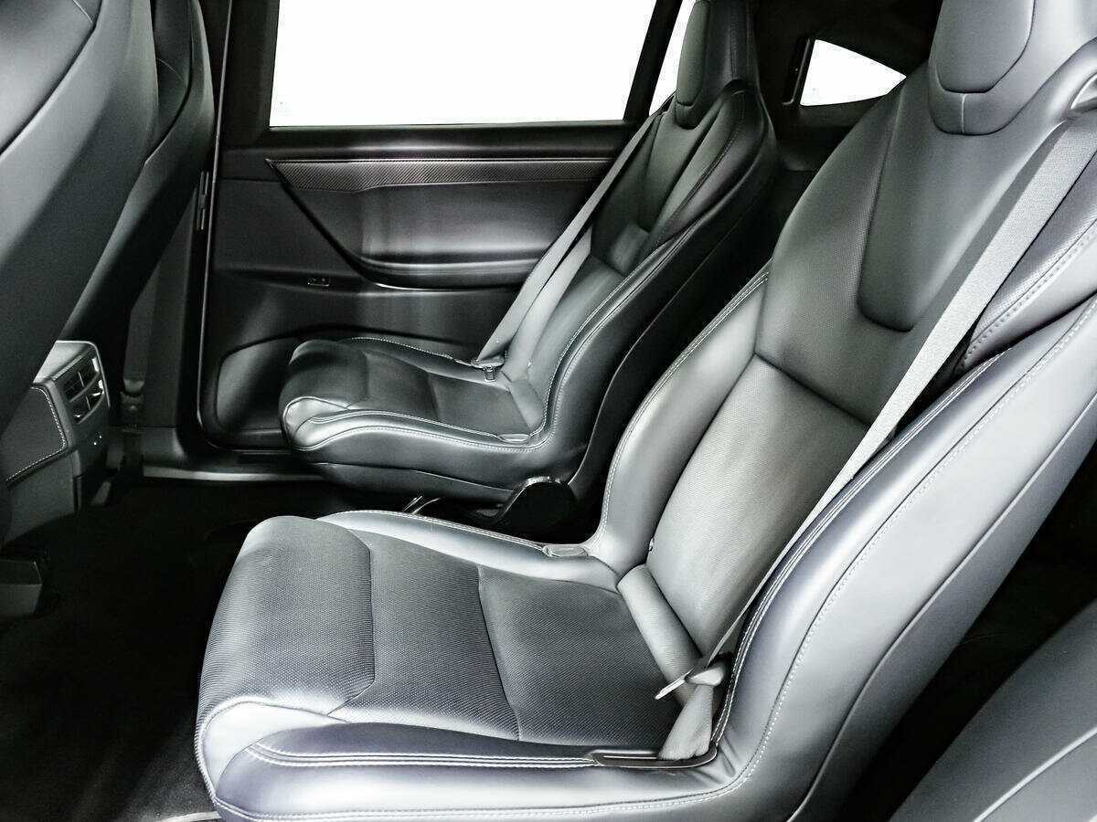 Tesla Model X с пробегом — 2018 год. Фото: #10