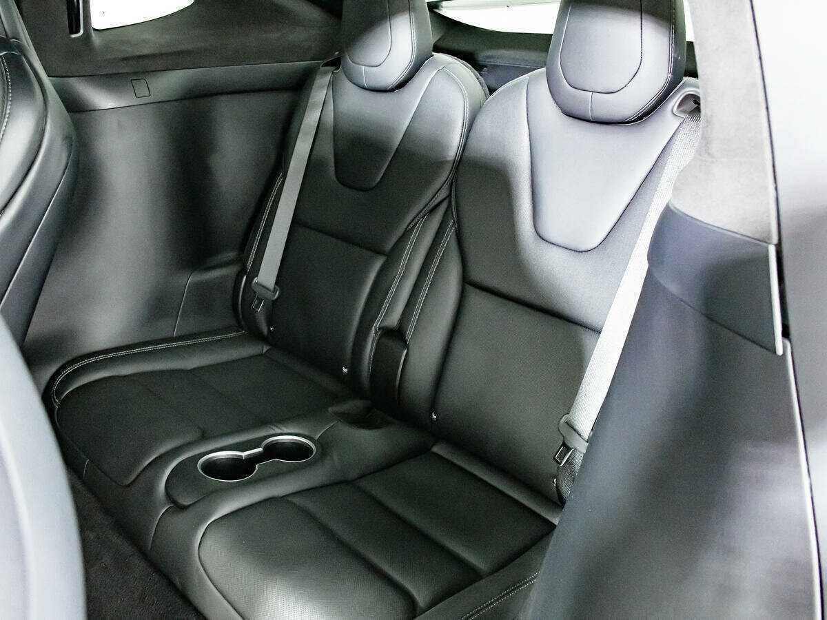 Tesla Model X с пробегом — 2018 год. Фото: #11