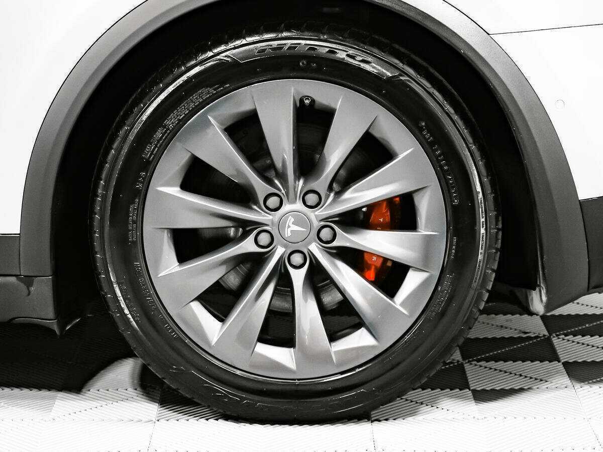 Tesla Model X с пробегом — 2018 год. Фото: #13