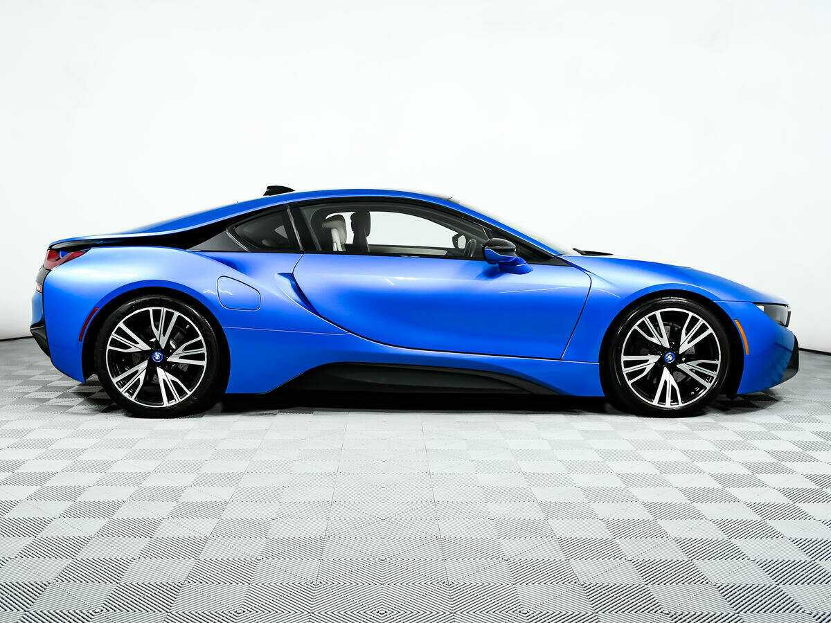 BMW i8 с пробегом — 2016 год. Фото: #3