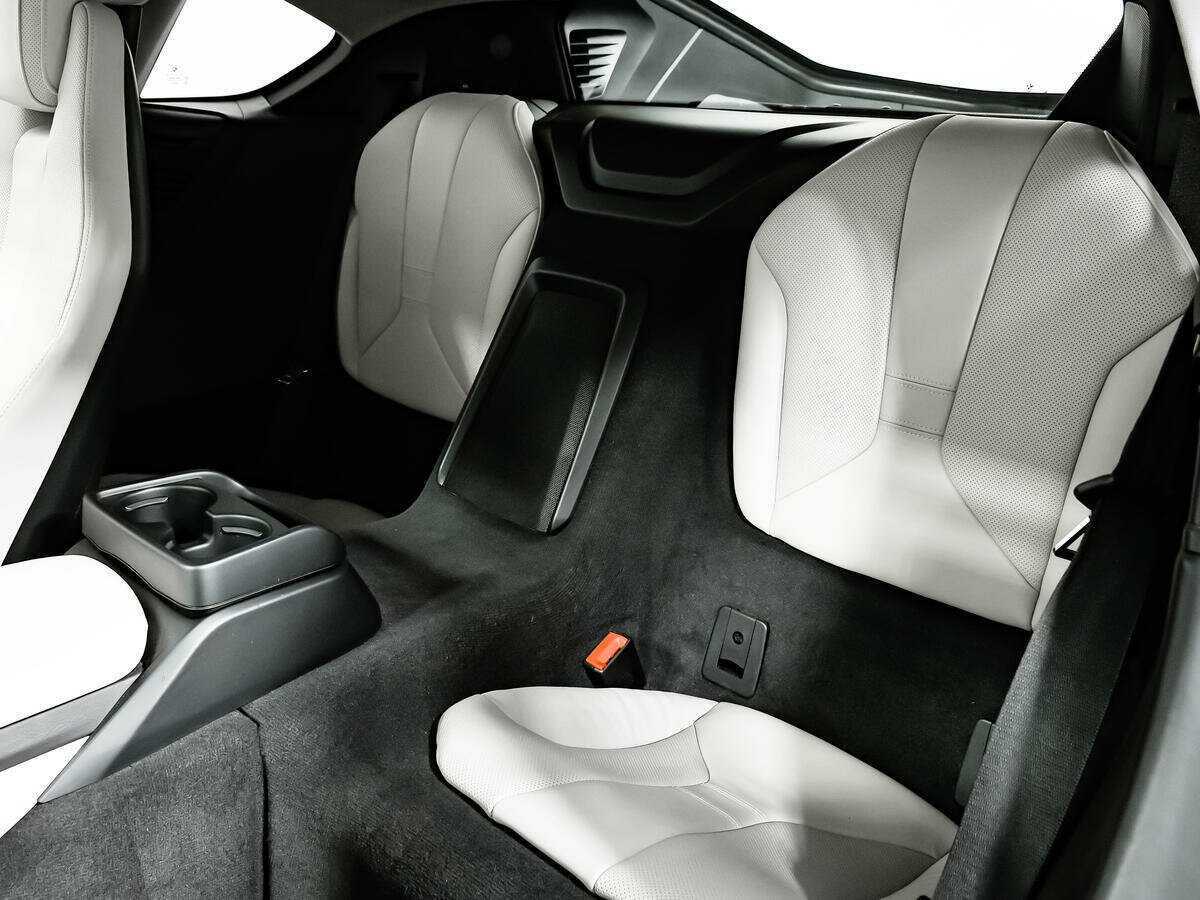 BMW i8 с пробегом — 2016 год. Фото: #11