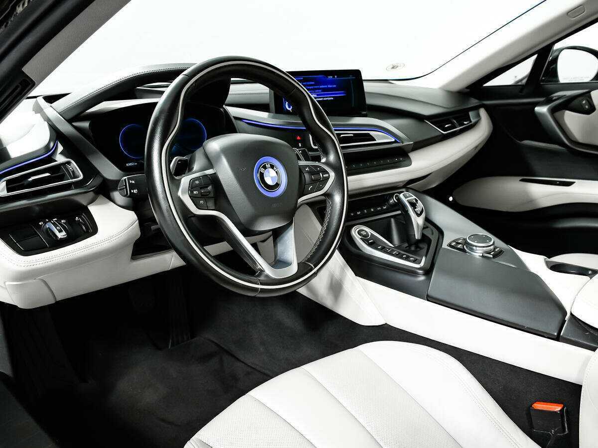 BMW i8 с пробегом — 2016 год. Фото: #12