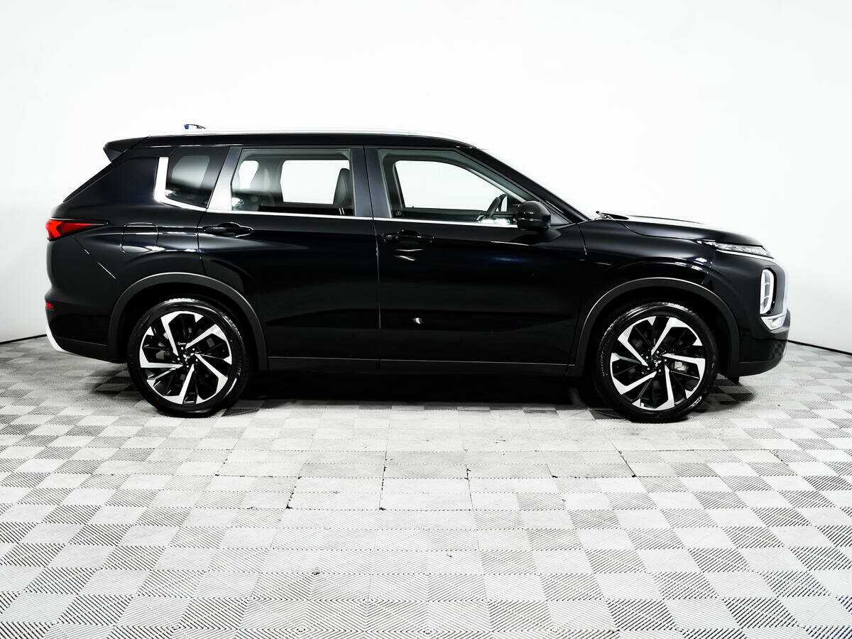 Mitsubishi Outlander с пробегом — 2022 год. Фото: #3