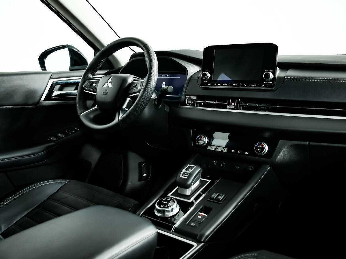 Mitsubishi Outlander с пробегом — 2022 год. Фото: #8