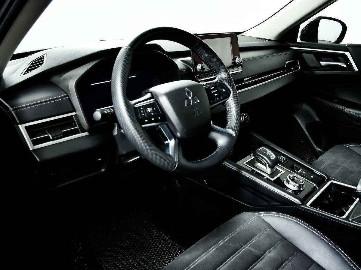 Mitsubishi Outlander с пробегом — 2022 год. Фото: #12