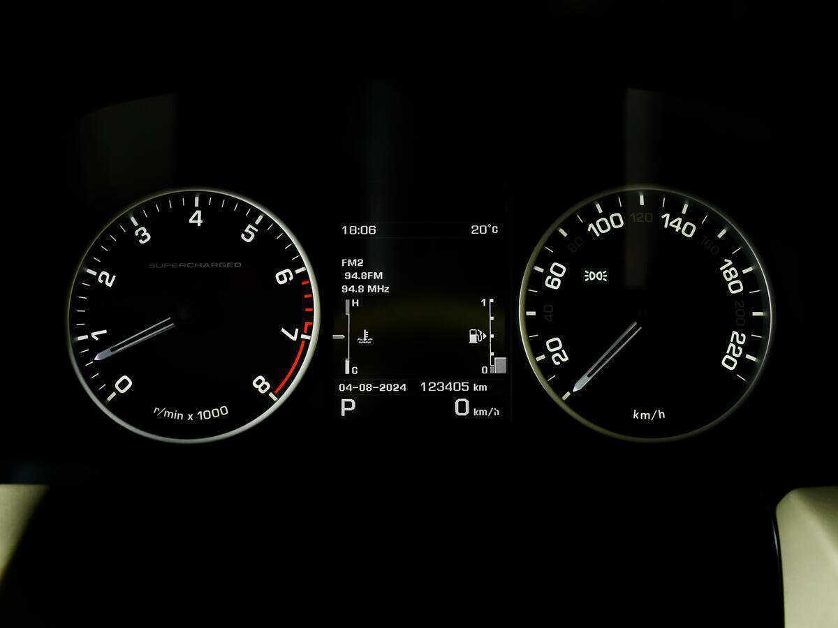 Land Rover Range Rover Sport с пробегом — 2012 год. Фото: #9