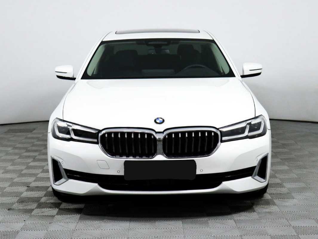 BMW 5 серии с пробегом — 2022 год. Фото: #1