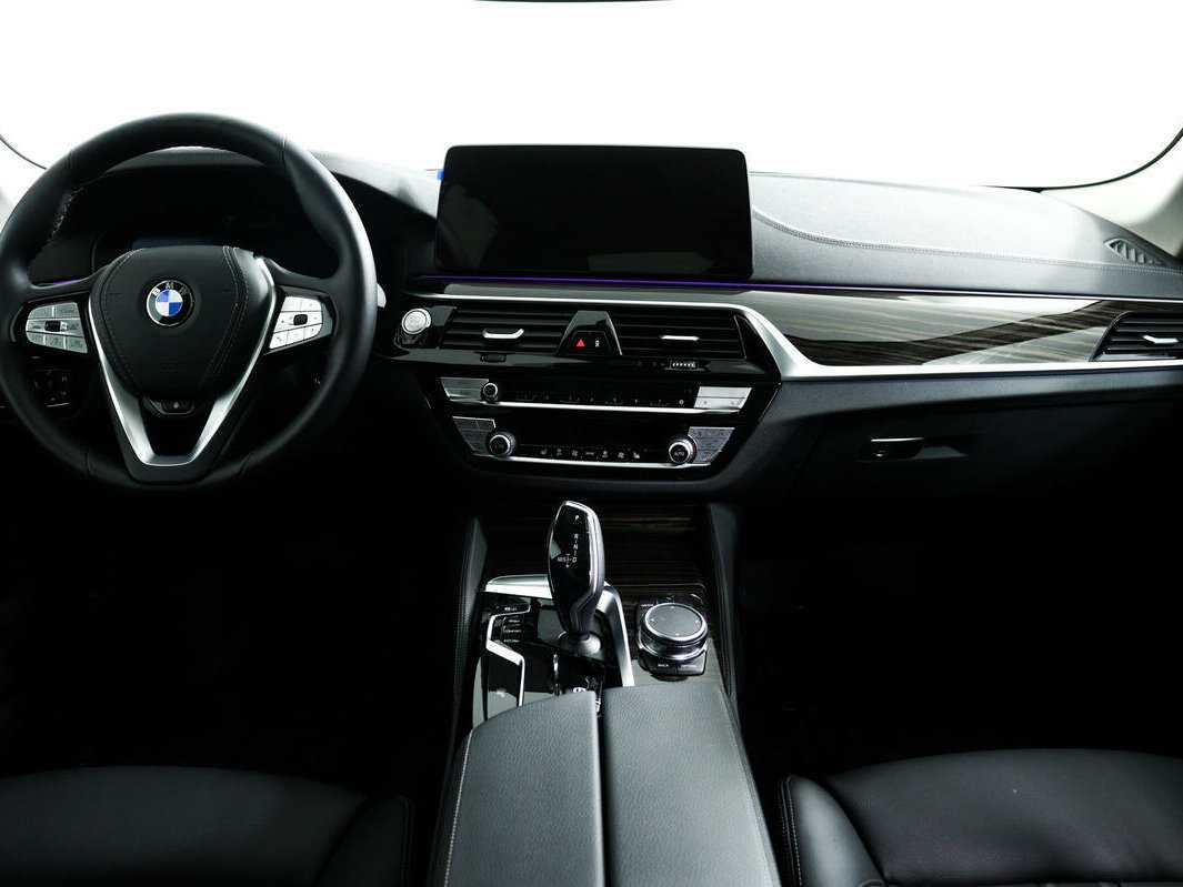 BMW 5 серии с пробегом — 2022 год. Фото: #10