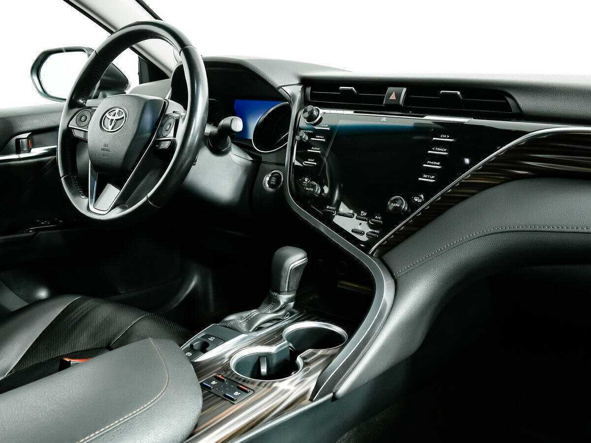 Toyota Camry с пробегом — 2020 год. Фото: #8