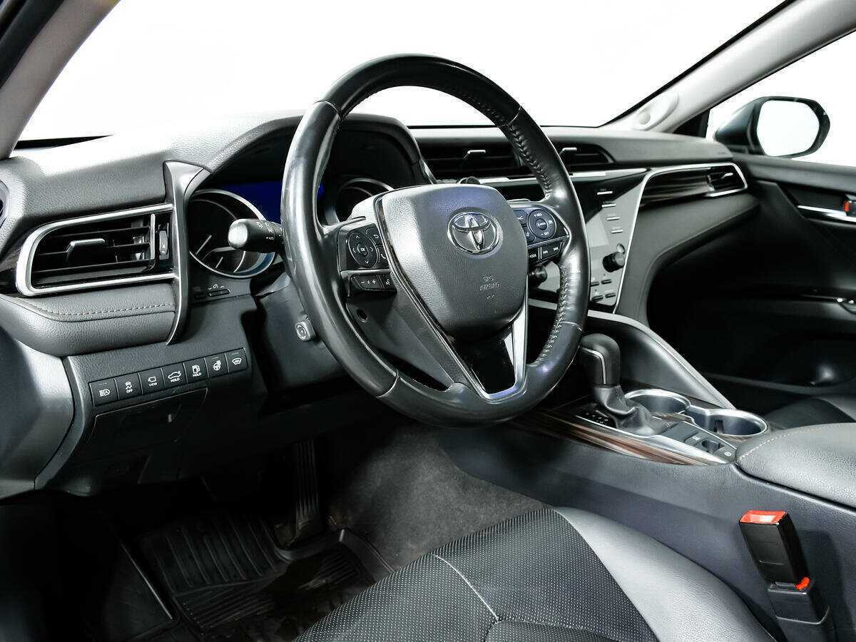 Toyota Camry с пробегом — 2020 год. Фото: #12