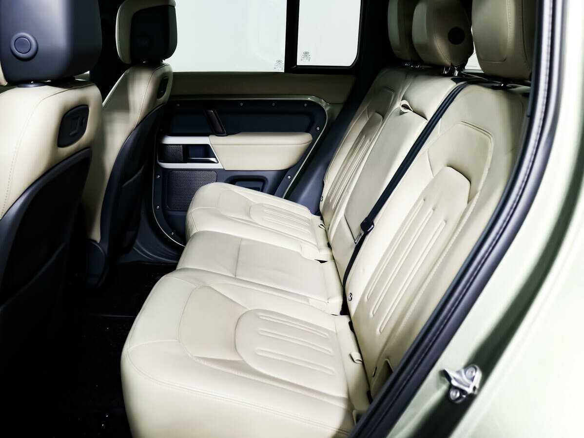 Land Rover Defender с пробегом — 2021 год. Фото: #11