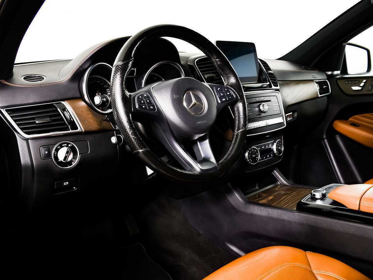 Mercedes-Benz GLE Coupe с пробегом — 2016 год. Фото: #12