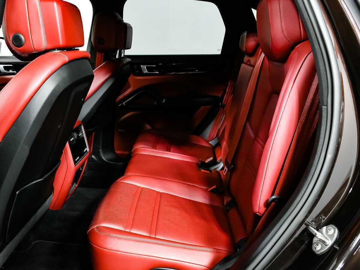 Porsche Cayenne с пробегом — 2019 год. Фото: #11