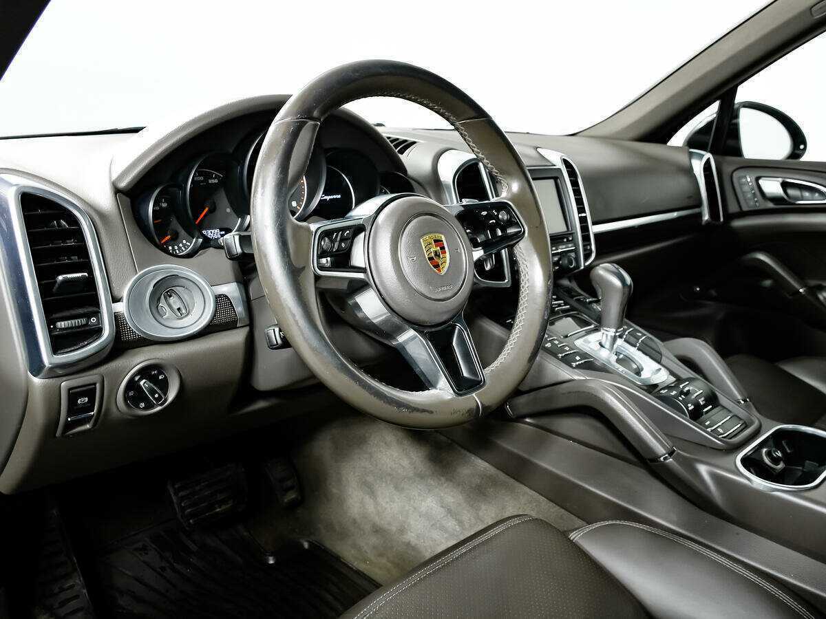 Porsche Cayenne с пробегом — 2015 год. Фото: #10