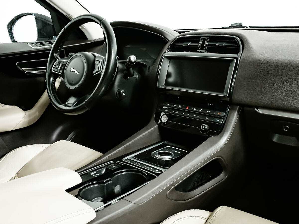 Jaguar F-Pace с пробегом — 2016 год. Фото: #8