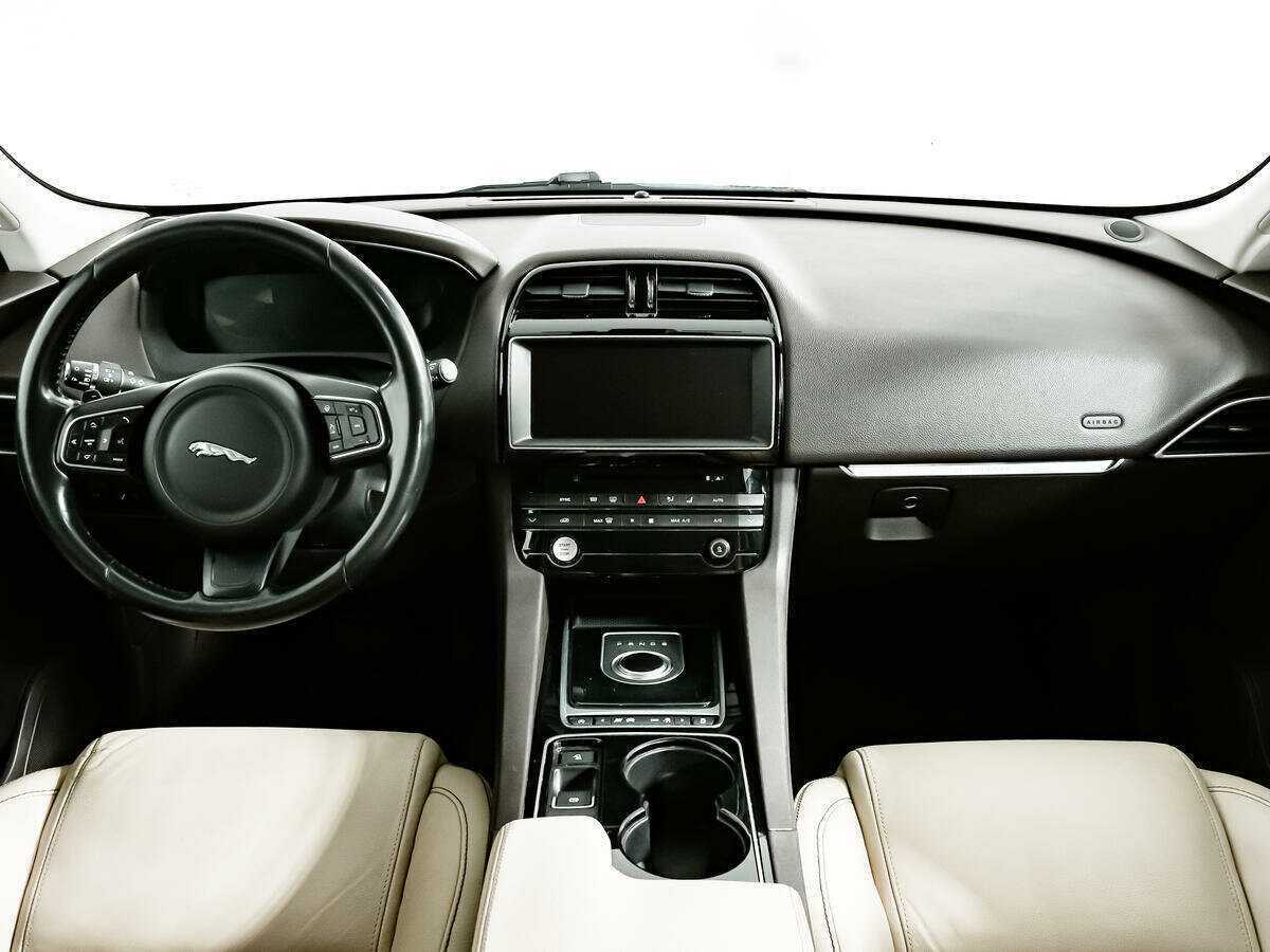 Jaguar F-Pace с пробегом — 2016 год. Фото: #10