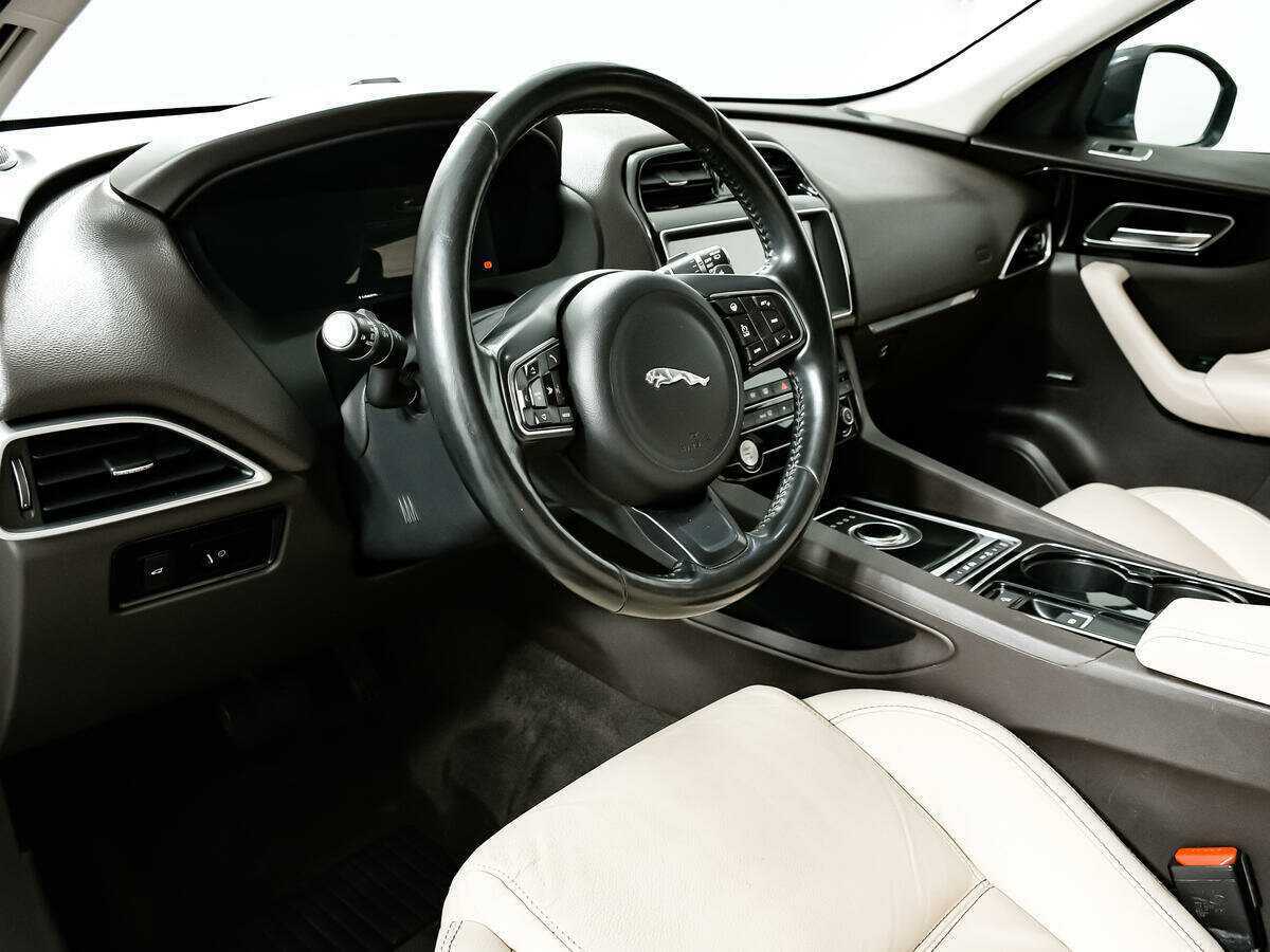 Jaguar F-Pace с пробегом — 2016 год. Фото: #12