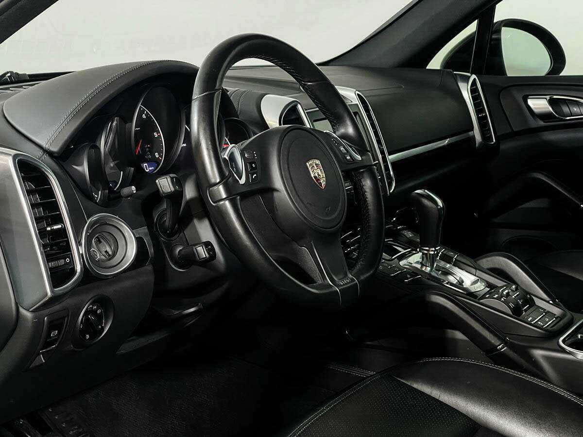 Porsche Cayenne с пробегом — 2012 год. Фото: #12